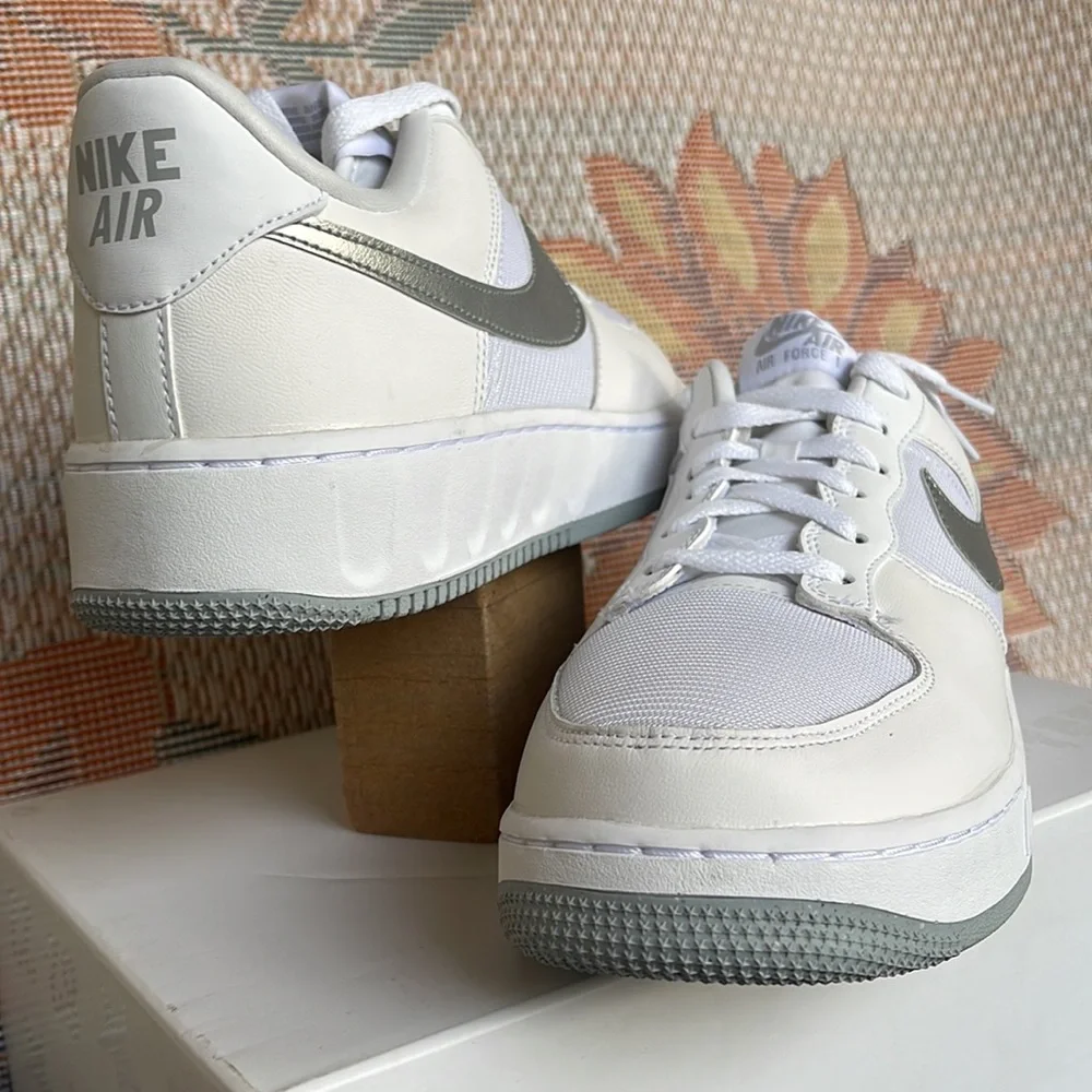 NIKE WMNS AIR FORCE 1 UNITY DQ6029 102 
WHITE/WOLF GREY-PURE PLATINUM PLATFORMS - Picture 10 of 16